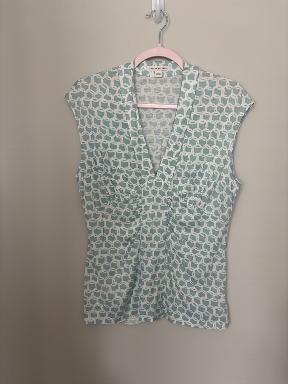 Banana Republic NWOT Sleeveless Twist-Front Top in Light Aqua and White- Size L